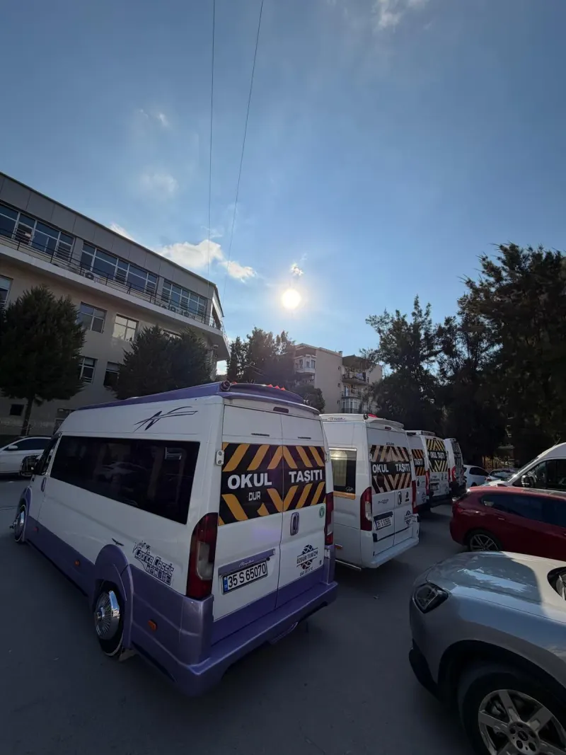 Okul taşıtı levhalı öğrenci servisleri