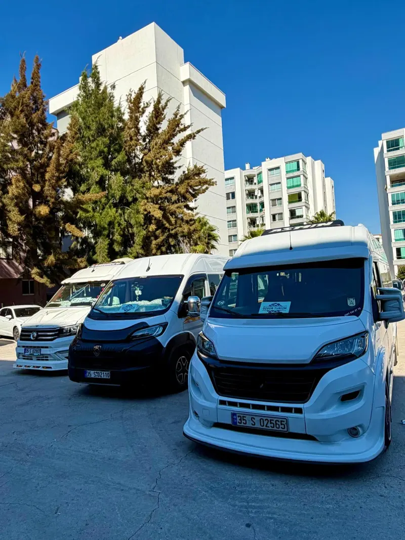 Özgür Turizm VIP minibüsleri