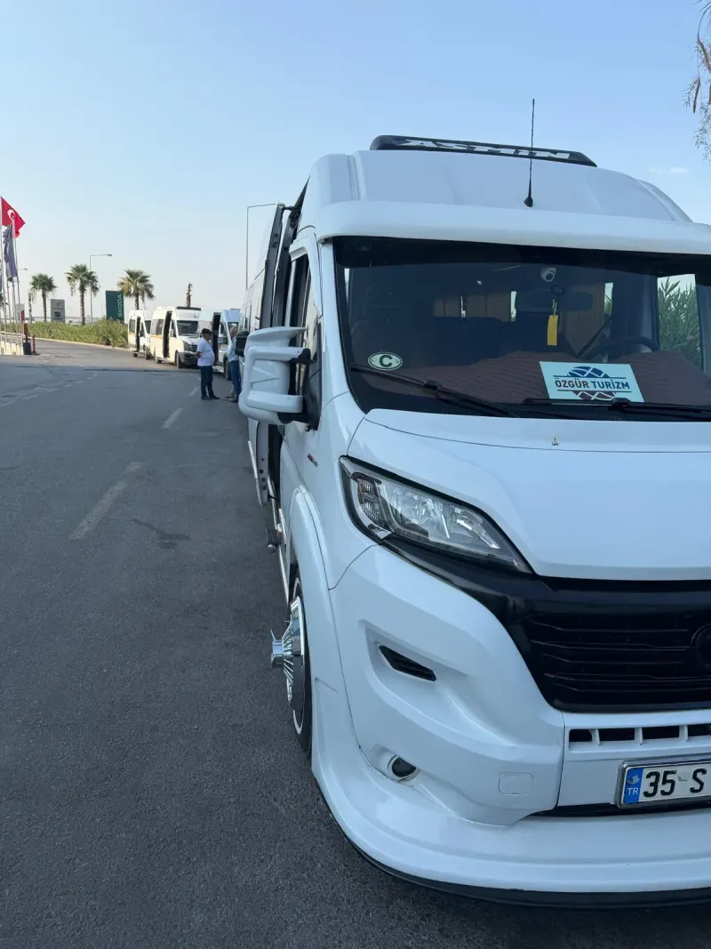 Özgür Turizm VIP minibüs